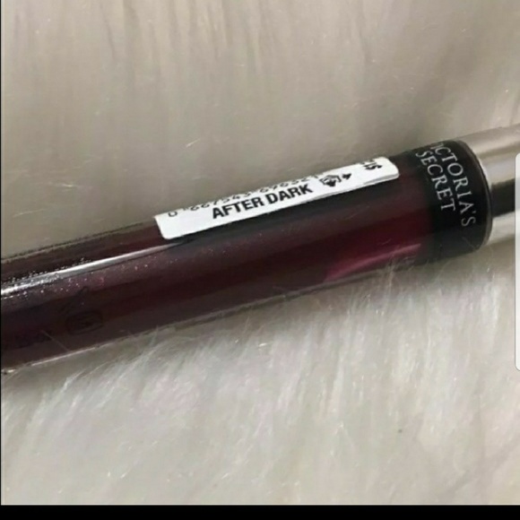 Victoria Secrets Lip Gloss - Picture 2 of 2